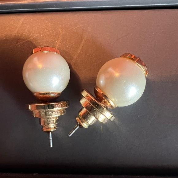Tory Burch Kira Pearl Stud Earrings - EUC - ivory/Tory gold - Picture 3 of 7